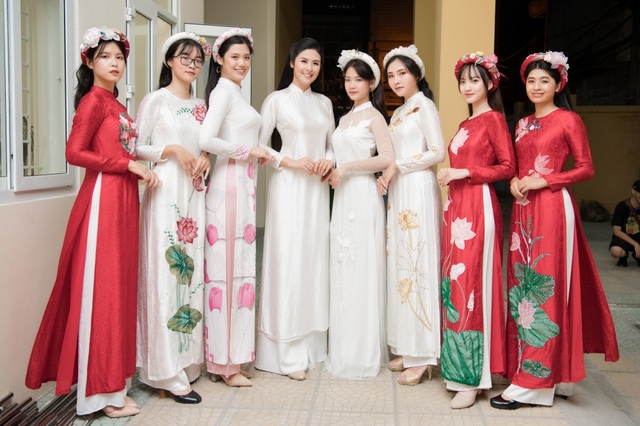 Hoa hậu Ngọc Hân hội ngộ MC Thành Trung, Quỳnh Chi khi về thăm trường cũ - 7 Hoa hậu Ngọc Hân hội ngộ MC Thành Trung, Quỳnh Chi khi về thăm trường cũ - 7