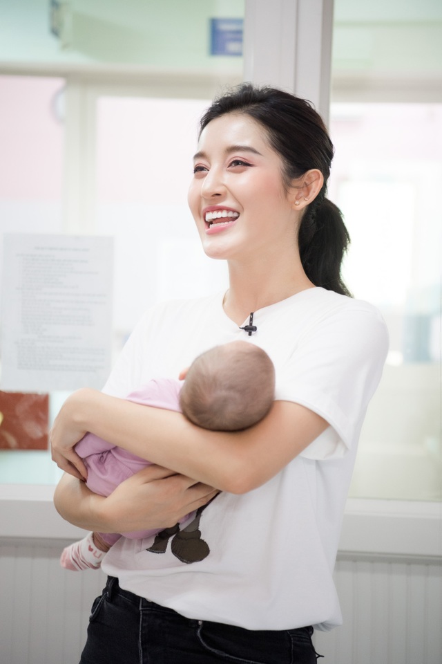 Huyền My thoáng buồn trải lòng về scandal bị chụp lén dậy sóng 2 ngày qua - 7 Huyền My thoáng buồn trải lòng về scandal bị chụp lén dậy sóng 2 ngày qua - 7