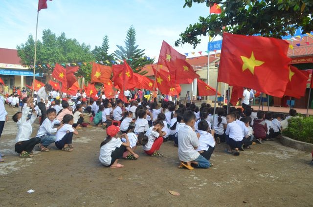 “Tất cả vì học sinh thân yêu” đã được lan tỏa mạnh mẽ từ lễ khai giảng - 5 “Tất cả vì học sinh thân yêu” đã được lan tỏa mạnh mẽ từ lễ khai giảng - 5