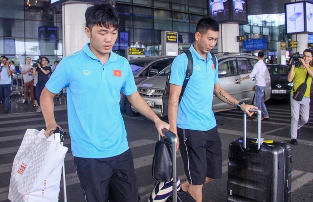 Đội tuyển Việt Nam về nước, Tuấn Anh bị vây kín tại sân bay Nội Bài - 5 Đội tuyển Việt Nam về nước, Tuấn Anh bị vây kín tại sân bay Nội Bài - 5