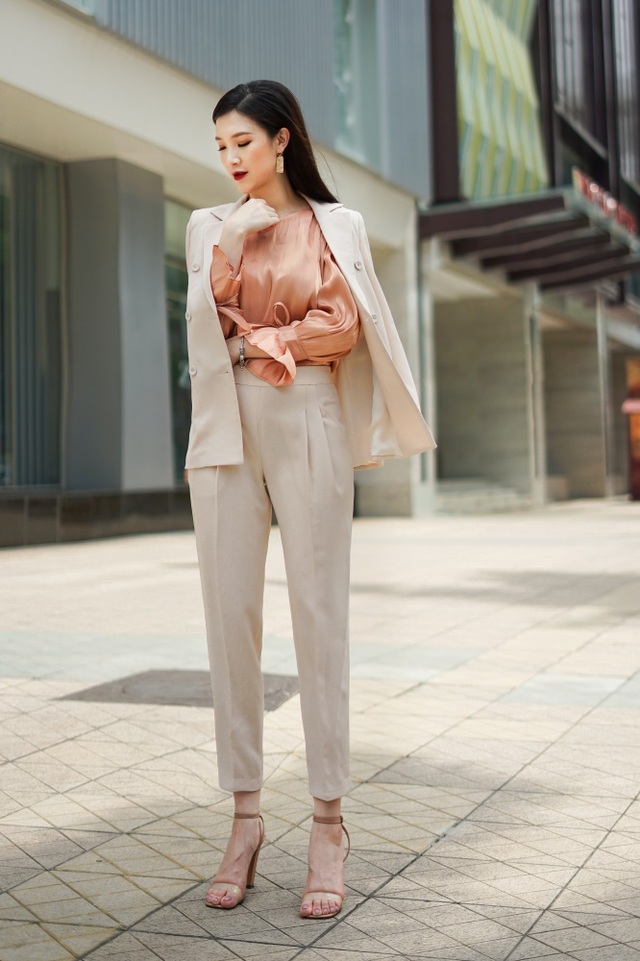 Vóc dáng son trẻ của Hoa hậu Áo dài Phí Linh dù đã là mẹ 2 con - 2 Vóc dáng son trẻ của Hoa hậu Áo dài Phí Linh dù đã là mẹ 2 con - 2