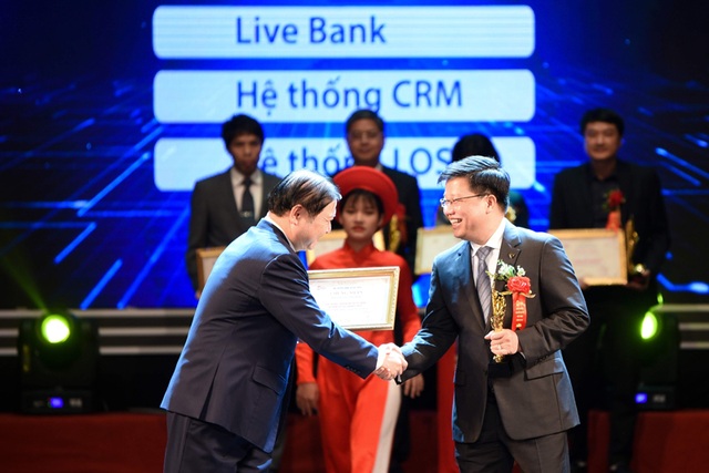 TPBank được vinh danh là ngân hàng xuất sắc trong chuyển đổi số - 1 TPBank được vinh danh là ngân hàng xuất sắc trong chuyển đổi số - 1