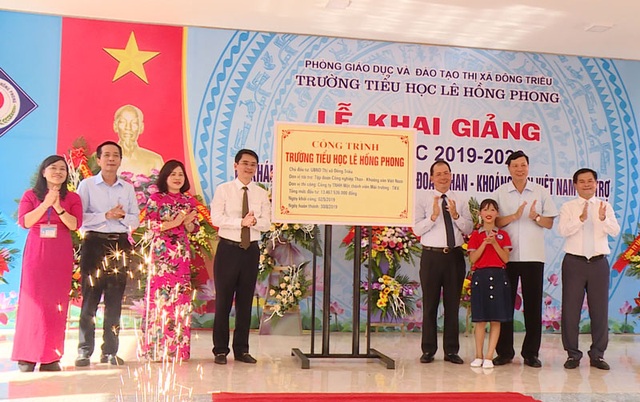 TKV giúp đỡ khánh thành 3 trường tiểu học nhân dịp năm học mới - 2 TKV giúp đỡ khánh thành 3 trường tiểu học nhân dịp năm học mới - 2