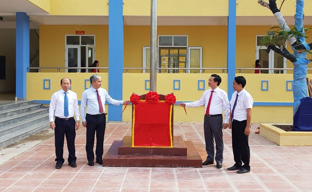 TKV giúp đỡ khánh thành 3 trường tiểu học nhân dịp năm học mới - 4 TKV giúp đỡ khánh thành 3 trường tiểu học nhân dịp năm học mới - 4