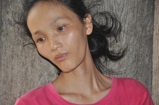 Người phụ nữ khắc khổ cùng lúc chịu cảnh chồng con cận kề cái chết! - 7 Người phụ nữ khắc khổ cùng lúc chịu cảnh chồng con cận kề cái chết! - 7