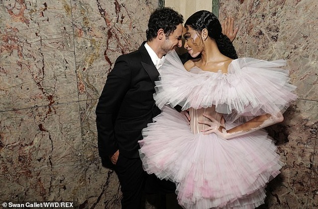 Siêu mẫu bạch biến Winnie Harlow nổi bật tại tuần lễ thời trang New York - 5 Siêu mẫu bạch biến Winnie Harlow nổi bật tại tuần lễ thời trang New York - 5