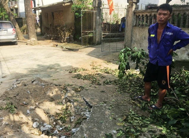 Dân hoang mang vì lòng đất tiếp tục nổ lớn khiến đường sụt, nhà nứt - 1 Dân hoang mang vì lòng đất tiếp tục nổ lớn khiến đường sụt, nhà nứt - 1