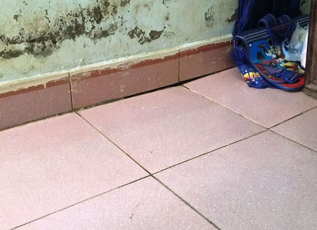 Dân hoang mang vì lòng đất tiếp tục nổ lớn khiến đường sụt, nhà nứt - 5 Dân hoang mang vì lòng đất tiếp tục nổ lớn khiến đường sụt, nhà nứt - 5