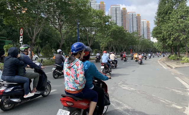 “Choáng váng” vì mùi hôi thối trên đại lộ Mai Chí Thọ, nghi do... phân bò - 1 “Choáng váng” vì mùi hôi thối trên đại lộ Mai Chí Thọ, nghi do... phân bò - 1