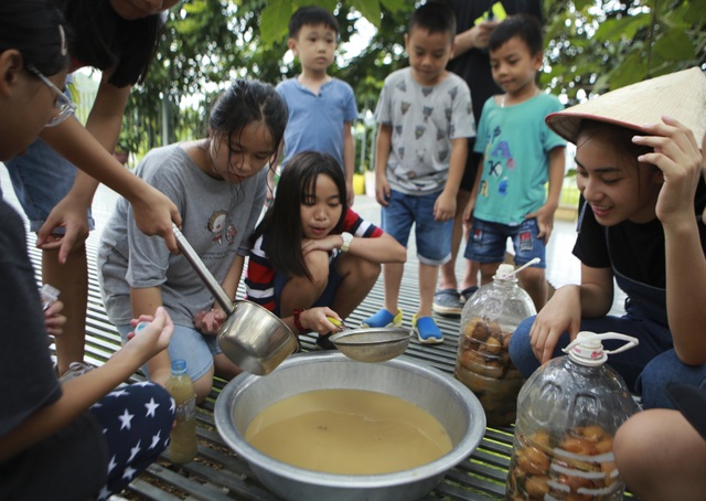 Học sinh phổ thông biến rác thải nhà bếp thành chất tẩy rửa sinh học - 5 Học sinh phổ thông biến rác thải nhà bếp thành chất tẩy rửa sinh học - 5