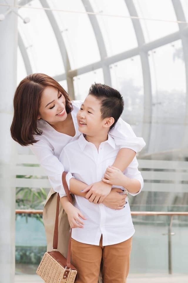Vân Hugo khoe khoảnh khắc bình yên bên người đàn ông đặc biệt của cuộc đời - 3 Vân Hugo khoe khoảnh khắc bình yên bên người đàn ông đặc biệt của cuộc đời - 3