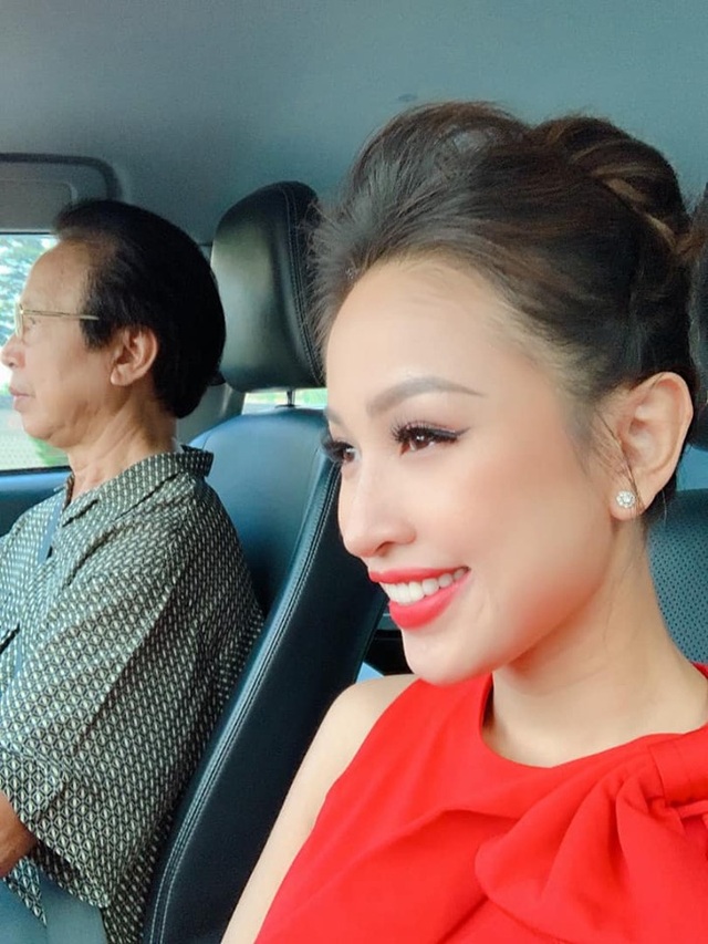 Vân Hugo khoe khoảnh khắc bình yên bên người đàn ông đặc biệt của cuộc đời - 1 Vân Hugo khoe khoảnh khắc bình yên bên người đàn ông đặc biệt của cuộc đời - 1