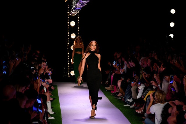 Bella Hadid đọ cơ bụng với Candice Swanepoel - 7 Bella Hadid đọ cơ bụng với Candice Swanepoel - 7