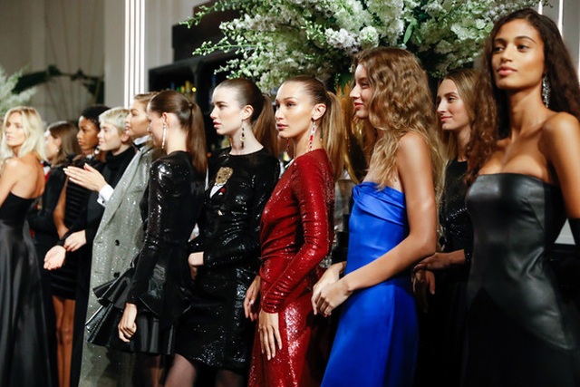 Bella Hadid khoe eo thon gợi cảm - 7 Bella Hadid khoe eo thon gợi cảm - 7