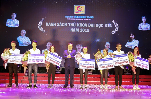 Bộ trưởng Trần Tuấn Anh làm thơ ca ngợi hình ảnh người thầy - 4 Bộ trưởng Trần Tuấn Anh làm thơ ca ngợi hình ảnh người thầy - 4