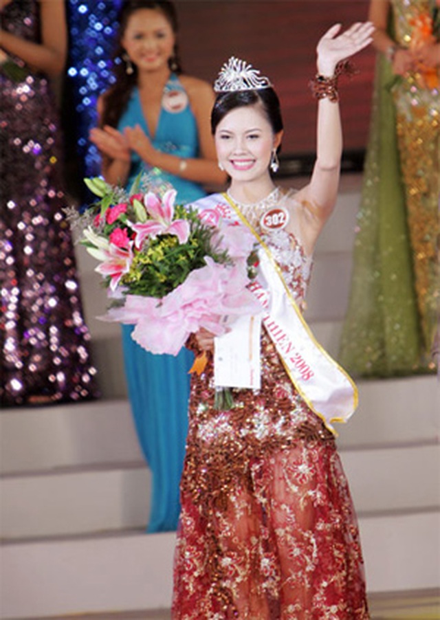 Hoa hậu Thân thiện Đậu Hồng Phúc bất ngờ khoe ảnh sinh con lần 2 - 1 Hoa hậu Thân thiện Đậu Hồng Phúc bất ngờ khoe ảnh sinh con lần 2 - 1