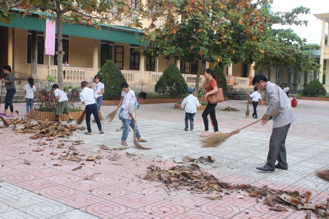 Thầy trò vùng rốn lũ háo hức khai giảng muộn