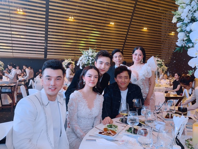 Vợ chồng Khánh Thi tình tứ dự đám cưới con gái đại gia Minh Nhựa - 8 Vợ chồng Khánh Thi tình tứ dự đám cưới con gái đại gia Minh Nhựa - 8