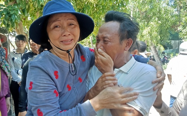 41 ngư dân Quảng Nam gặp nạn đã trở về nhà 41 ngư dân Quảng Nam gặp nạn đã trở về nhà