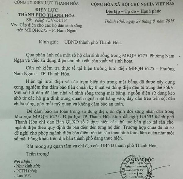 Sống giữa thành phố mà như... “thời nguyên thủy” vì không có điện - 5 Sống giữa thành phố mà như... “thời nguyên thủy” vì không có điện - 5
