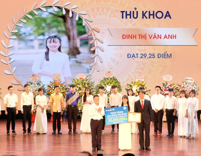 Tập đoàn Bảo Việt (BVH): Sát cánh cùng sinh viên ngành Tài chính - Bảo hiểm - 1 Tập đoàn Bảo Việt (BVH): Sát cánh cùng sinh viên ngành Tài chính - Bảo hiểm - 1