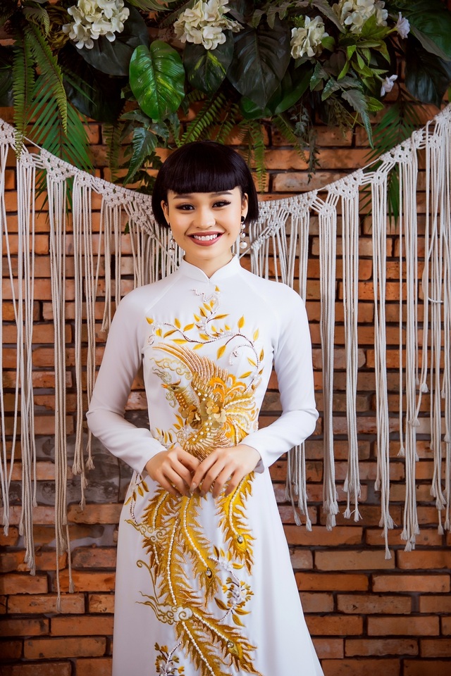 Nhan sắc con gái của danh hài nghiện “dao kéo” Lê Giang - 10 Nhan sắc con gái của danh hài nghiện “dao kéo” Lê Giang - 10