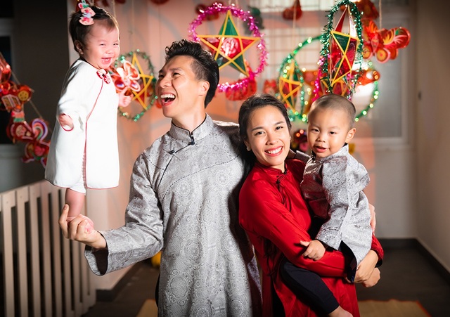Nghệ sĩ xiếc Quốc Nghiệp đón trung thu ngọt ngào bên gia đình - 2 Nghệ sĩ xiếc Quốc Nghiệp đón trung thu ngọt ngào bên gia đình - 2