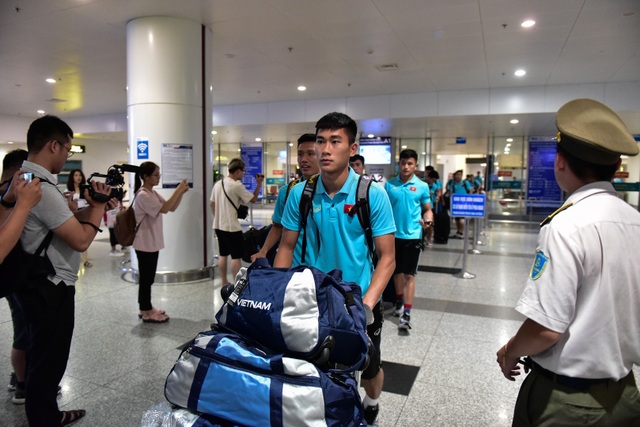 Đội tuyển U22 Việt Nam về nước sau trận thắng ấn tượng U22 Trung Quốc - 3 Đội tuyển U22 Việt Nam về nước sau trận thắng ấn tượng U22 Trung Quốc - 3
