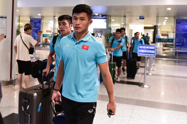 Đội tuyển U22 Việt Nam về nước sau trận thắng ấn tượng U22 Trung Quốc - 5 Đội tuyển U22 Việt Nam về nước sau trận thắng ấn tượng U22 Trung Quốc - 5