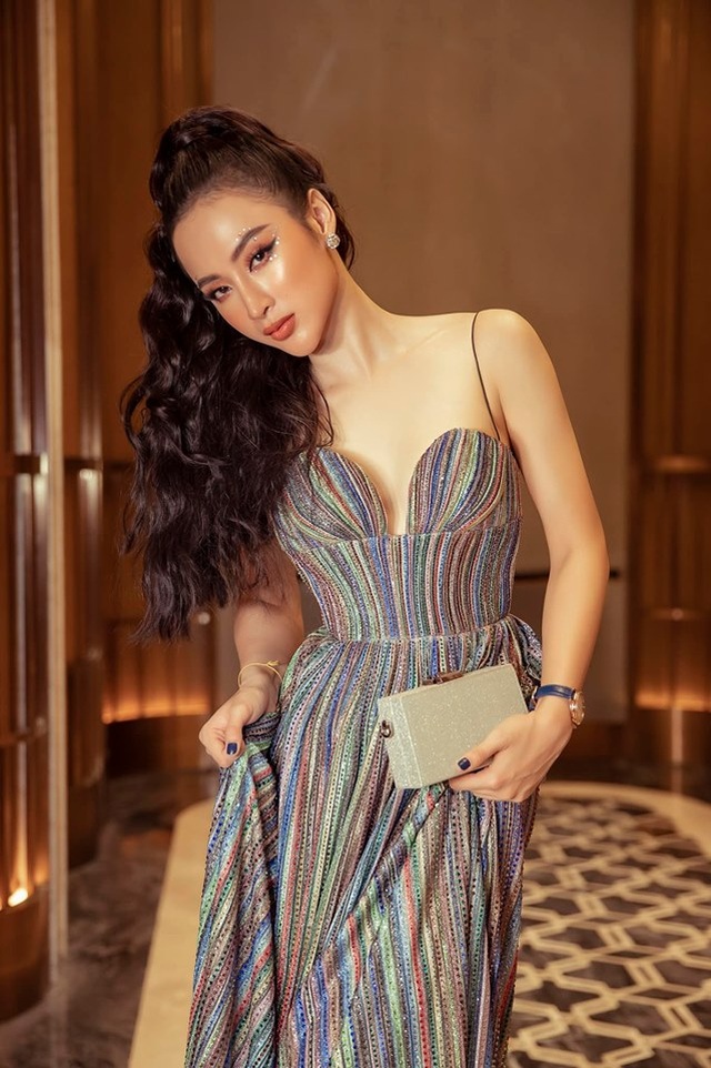 Angela Phương Trinh gây sốt với cơ bụng 6 múi sau thời gian ở ẩn - 12 Angela Phương Trinh gây sốt với cơ bụng 6 múi sau thời gian ở ẩn - 12