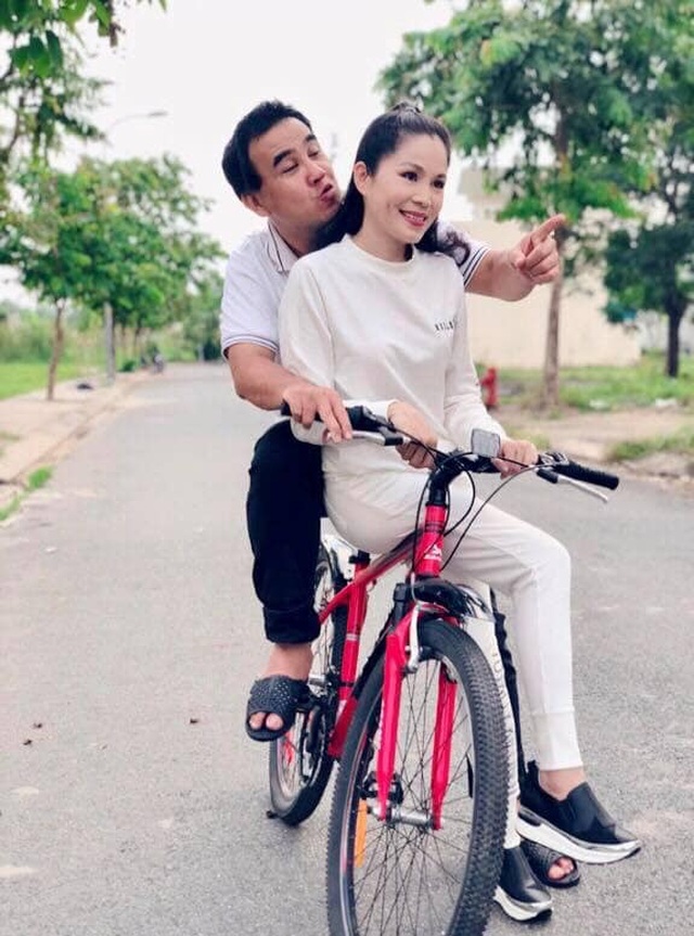 Quyền Linh nhắn nhủ vợ nhân kỷ niệm 14 năm ngày cưới - 3 Quyền Linh nhắn nhủ vợ nhân kỷ niệm 14 năm ngày cưới - 3