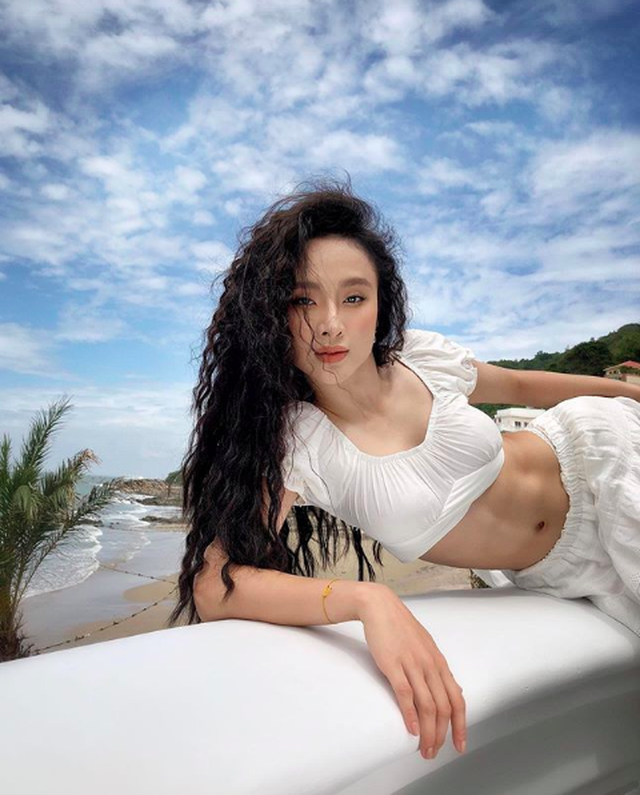 Angela Phương Trinh gây sốt với cơ bụng 6 múi sau thời gian ở ẩn - 2 Angela Phương Trinh gây sốt với cơ bụng 6 múi sau thời gian ở ẩn - 2