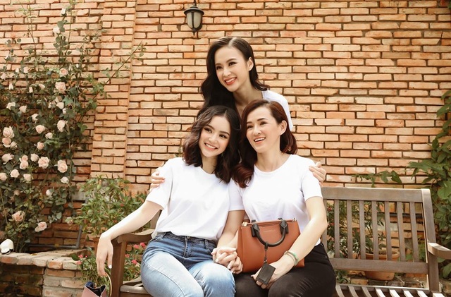 Angela Phương Trinh gây sốt với cơ bụng 6 múi sau thời gian ở ẩn - 8 Angela Phương Trinh gây sốt với cơ bụng 6 múi sau thời gian ở ẩn - 8