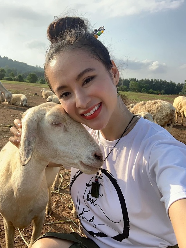 Angela Phương Trinh gây sốt với cơ bụng 6 múi sau thời gian ở ẩn - 6 Angela Phương Trinh gây sốt với cơ bụng 6 múi sau thời gian ở ẩn - 6