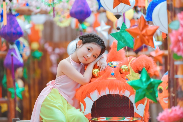 Chị Hằng Nga phiên bản nhí diện trang phục truyền thống đón Trung thu - 1 Chị Hằng Nga phiên bản nhí diện trang phục truyền thống đón Trung thu - 1
