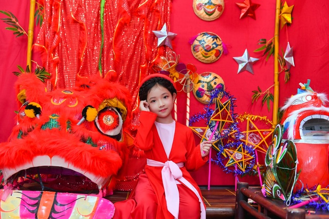 Chị Hằng Nga phiên bản nhí diện trang phục truyền thống đón Trung thu - 11 Chị Hằng Nga phiên bản nhí diện trang phục truyền thống đón Trung thu - 11