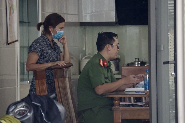 Nhiều người vây nhà một phụ nữ ở Đà Nẵng đòi nợ tiền tỷ - 2 Nhiều người vây nhà một phụ nữ ở Đà Nẵng đòi nợ tiền tỷ - 2