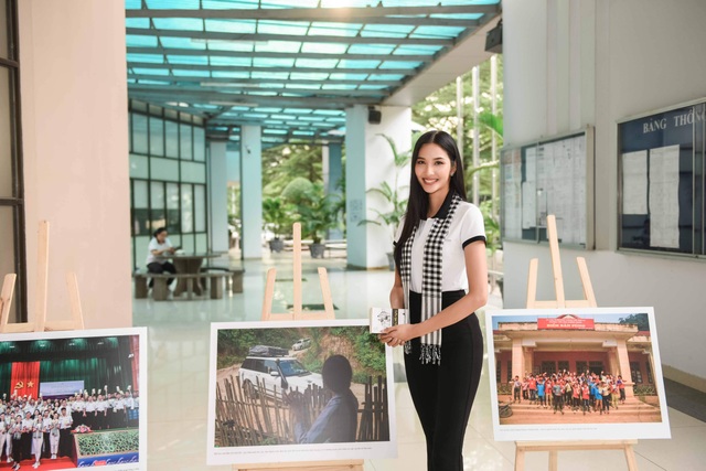 Hoàng Thùy kể về tuổi thơ bán hàng rong trên những chuyến xe đò - 5 Hoàng Thùy kể về tuổi thơ bán hàng rong trên những chuyến xe đò - 5