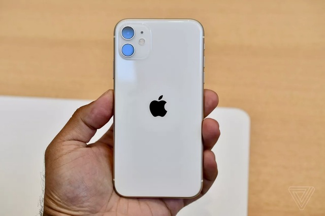 Cận cảnh iPhone 11 - Chiếc smartphone “cận cao cấp” mới ra mắt - 3 Cận cảnh iPhone 11 - Chiếc smartphone “cận cao cấp” mới ra mắt - 3