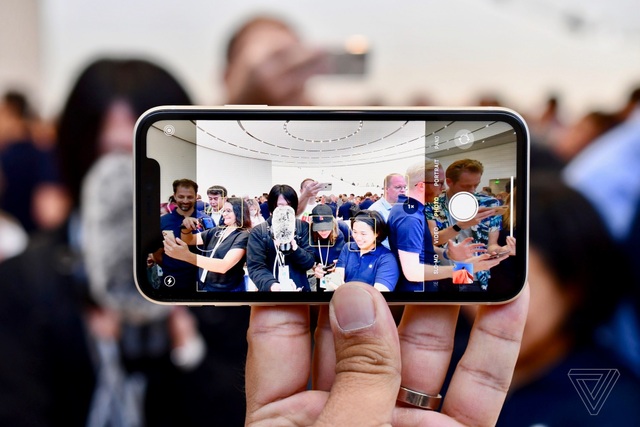 Cận cảnh iPhone 11 - Chiếc smartphone “cận cao cấp” mới ra mắt - 5 Cận cảnh iPhone 11 - Chiếc smartphone “cận cao cấp” mới ra mắt - 5