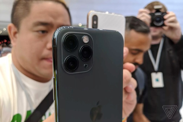 Cận cảnh bộ đôi iPhone 11 Pro và iPhone 11 Pro với cụm 3 camera vừa ra mắt - Ảnh minh hoạ 4