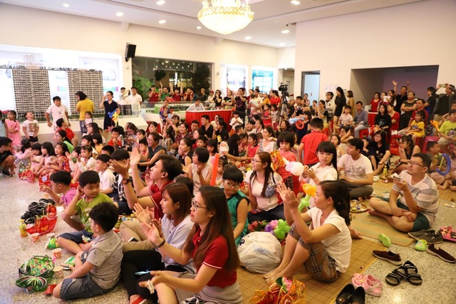 Vui nhộn đêm rước đèn Trung thu ở Diamond Lotus Riverside - 1 Vui nhộn đêm rước đèn Trung thu ở Diamond Lotus Riverside - 1