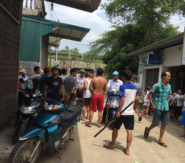 Gã đàn ông nghi định giở trò đồi bại với bé gái sau khi trộm bất thành - 2 Gã đàn ông nghi định giở trò đồi bại với bé gái sau khi trộm bất thành - 2
