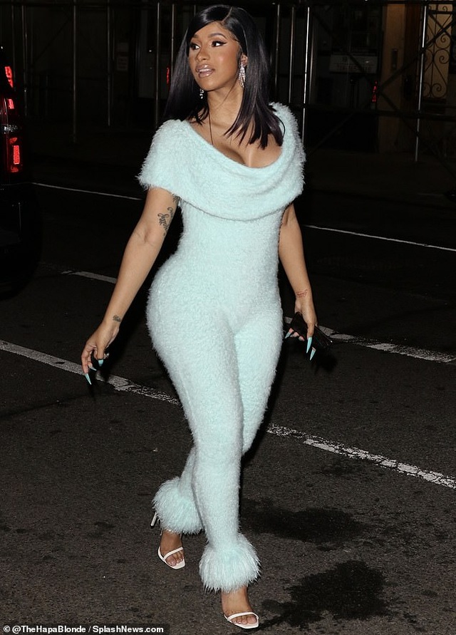 Rihanna tái xuất bốc lửa và quyến rũ - 9 Rihanna tái xuất bốc lửa và quyến rũ - 9