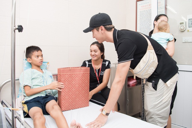 “Cậu mợ” Bình An, Phương Nga đón Trung thu trong bệnh viện - 4 “Cậu mợ” Bình An, Phương Nga đón Trung thu trong bệnh viện - 4