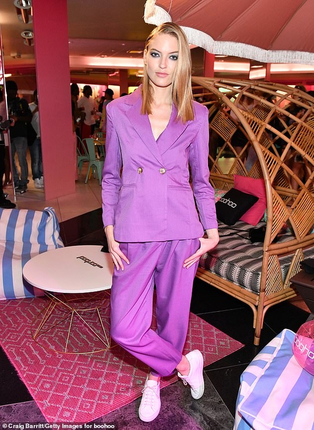 Elsa Hosk gợi cảm với áo voan xuyên thấu - 12 Elsa Hosk gợi cảm với áo voan xuyên thấu - 12