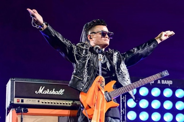 Jack Ma khóc nức nở bên tiếng nhạc rock ngày chia tay Alibaba - 1