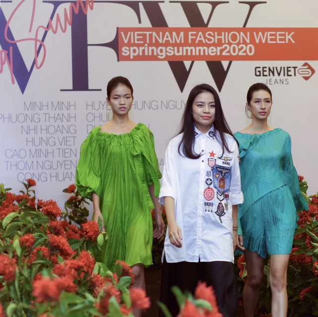 Người mẫu quá khổ lên sàn diễn và cuộc chơi “độc - đẹp” của thời trang thuần Việt - 4 Người mẫu quá khổ lên sàn diễn và cuộc chơi “độc - đẹp” của thời trang thuần Việt - 4