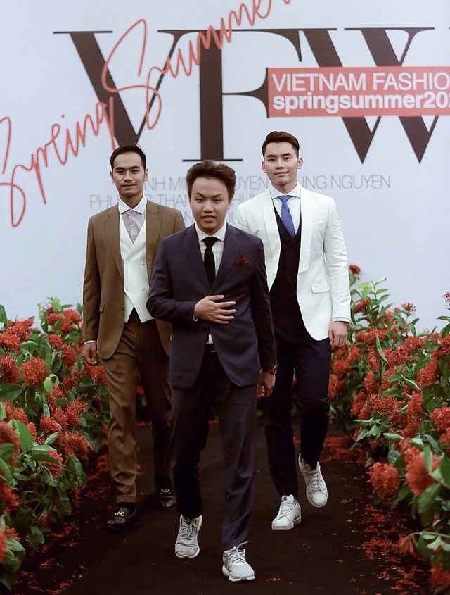 Người mẫu quá khổ lên sàn diễn và cuộc chơi “độc - đẹp” của thời trang thuần Việt - 30 Người mẫu quá khổ lên sàn diễn và cuộc chơi “độc - đẹp” của thời trang thuần Việt - 30
