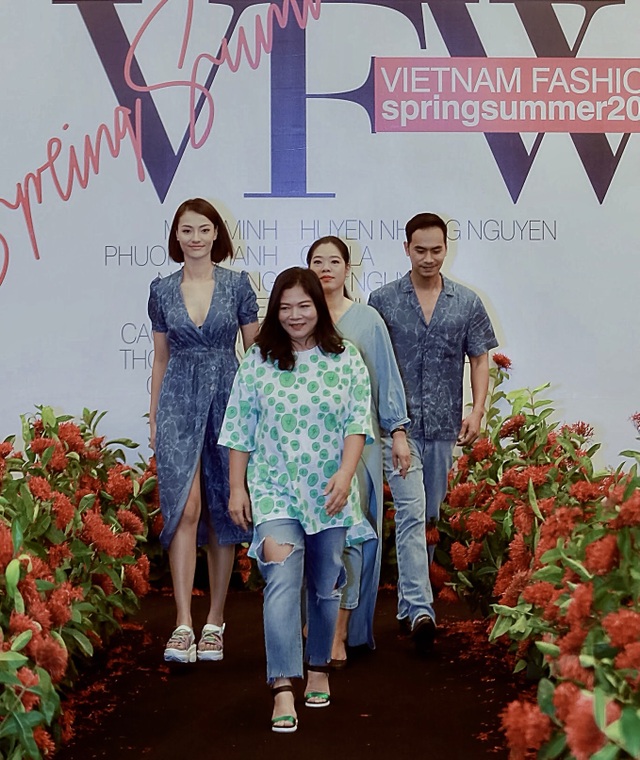 Người mẫu quá khổ lên sàn diễn và cuộc chơi “độc - đẹp” của thời trang thuần Việt - 6 Người mẫu quá khổ lên sàn diễn và cuộc chơi “độc - đẹp” của thời trang thuần Việt - 6